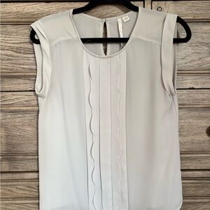 Elegant Women's Sleeveless Top - Light Gray